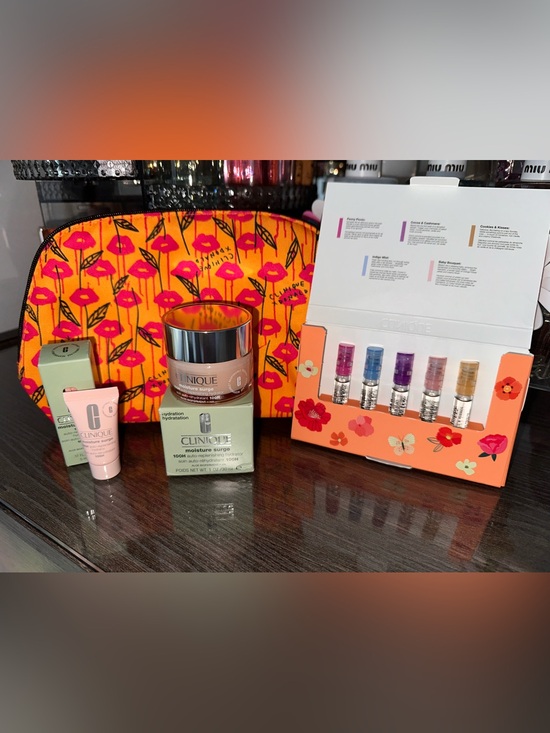 Clinique Other - Clinique 8 Piece Skincare & Fragrance Set